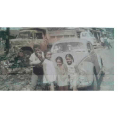 1972 algunos niños posando final de la Calle Progreso