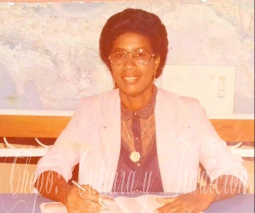 La Maestra Mercedes Cheye.