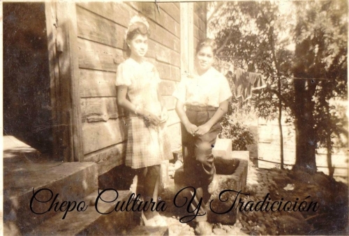 La tina de piedra que esta al fondo, perteneció a un grupo aborigen de esta región.