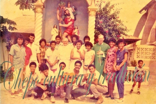 Yaneth Posada, Félix Figueroa, Daysi De Leon, Lily, Padre Francisco Q.E.P.D., Orlando Ledezma, Isveth Figueroa, Angel Almanza, Beyra Baules otro padre, Esther Henriquez, Marcia De Leon, agachados: Floirlan,  Nestor Figueroa, Marcial Ortega, Feliz Modesto Figueroa, Indira, Marcial y Raulito