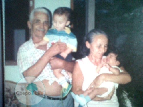 Carlos Zalasar y Gloria Barahona y Magú.